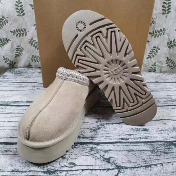 UGG Cream Platform Shoes - Picture 6 of 7